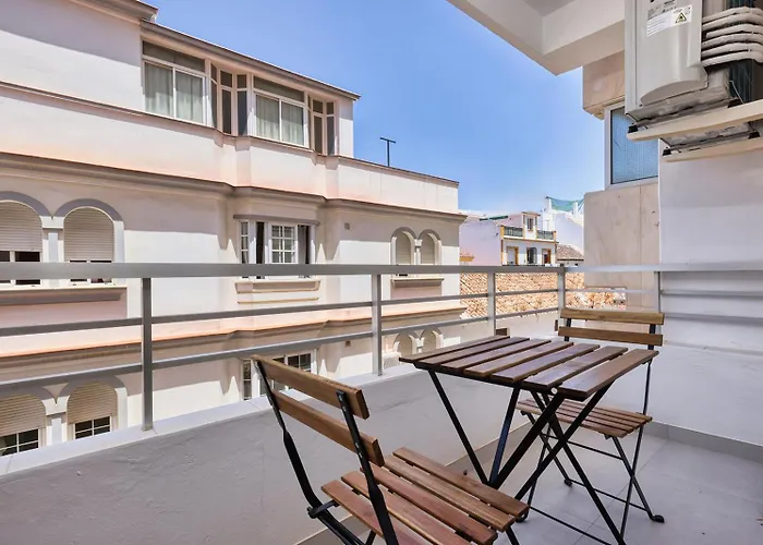 Stylish Stay, Close To The شقة